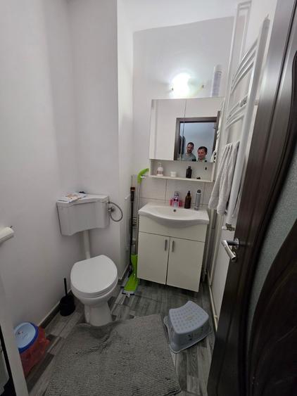 Apartament cu 3 camere semidecomandat în Dristor