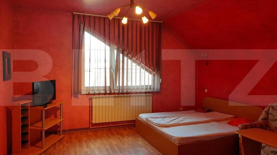 Casă individuală cu 9 camere cu Teren 868 Mp în Est