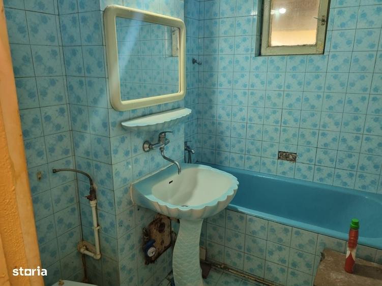 Apartament cu 3 camere semidecomandat în Central