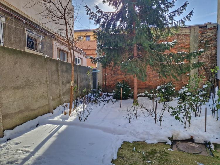 Apartament cu 3 camere decomandat în Calea Călărașilor