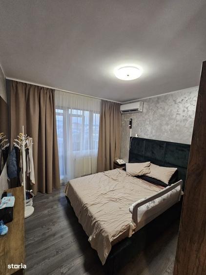 Apartament cu 3 camere decomandat în Roșu
