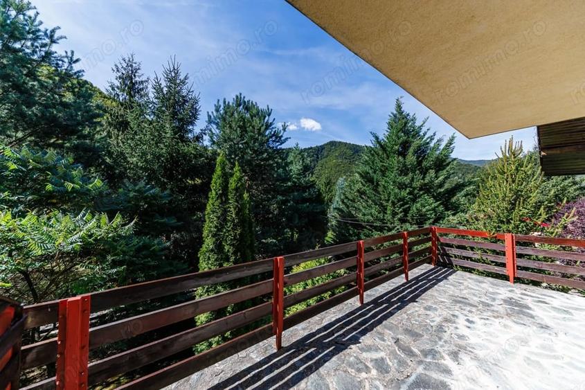 Casă cu 12 camere cu Teren 5028 Mp în Poiana