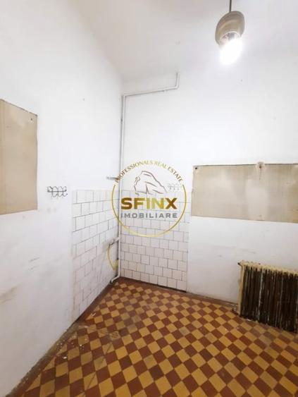 Apartament cu 4 camere semidecomandat în Cișmigiu