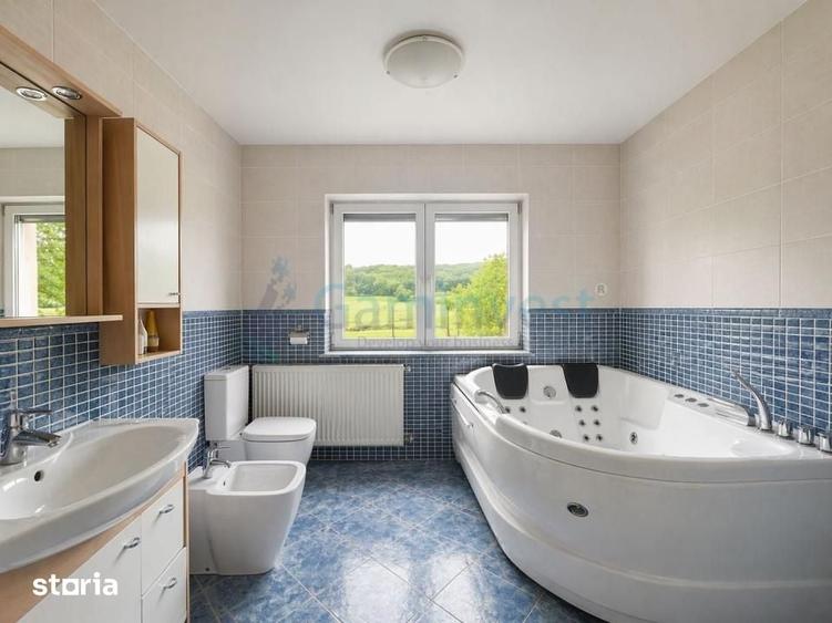 Casă cu 5 camere cu Teren 2778 Mp în Hidiș