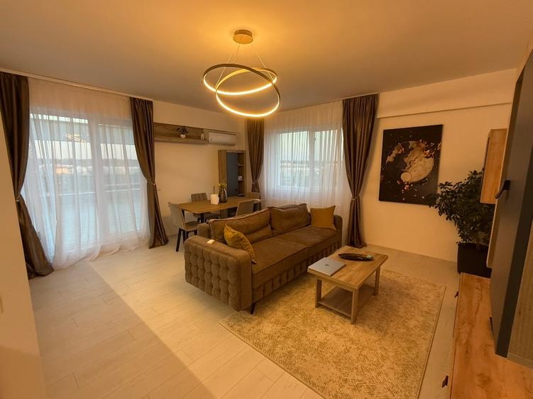 Apartament cu 3 camere decomandat, mobilat în Central