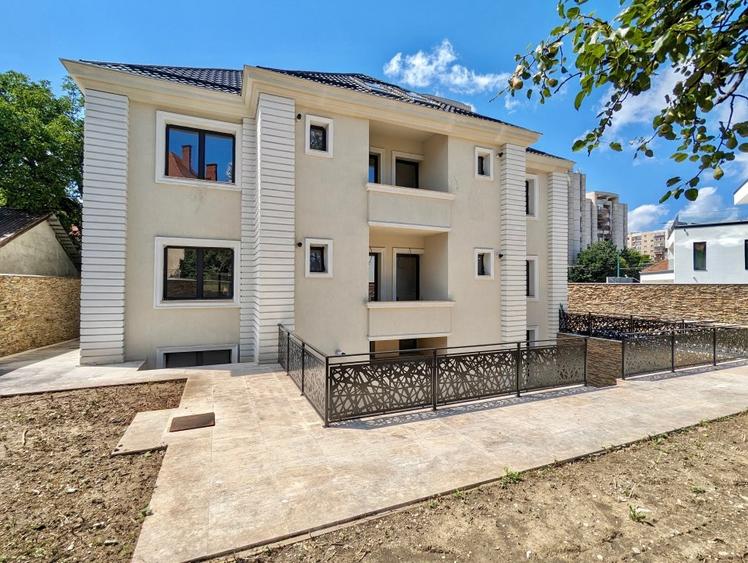 Casă individuală cu 18 camere cu Teren 1060 Mp în Centrul Civic
