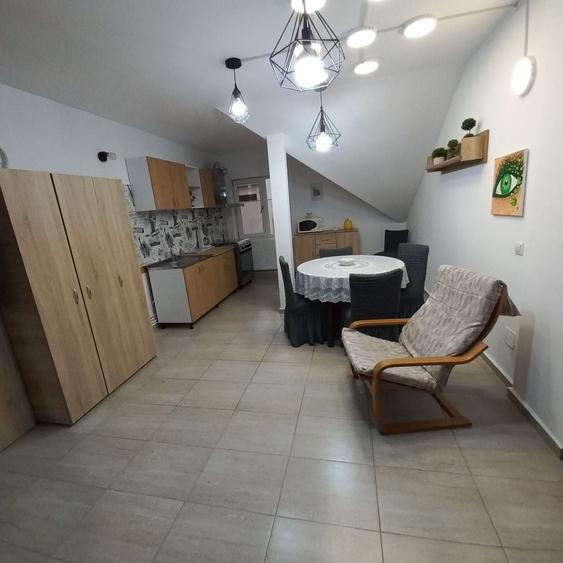 Apartament cu 3 camere decomandat în Calea Severinului
