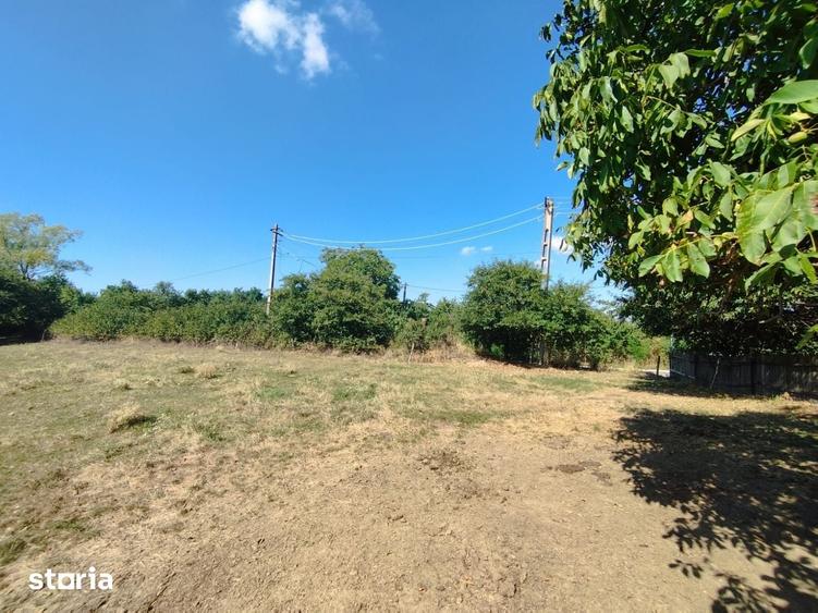 Teren de 2200 mp, în Frumosu