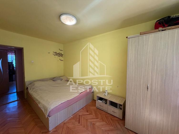 Apartament cu 3 camere semidecomandat în Dacia