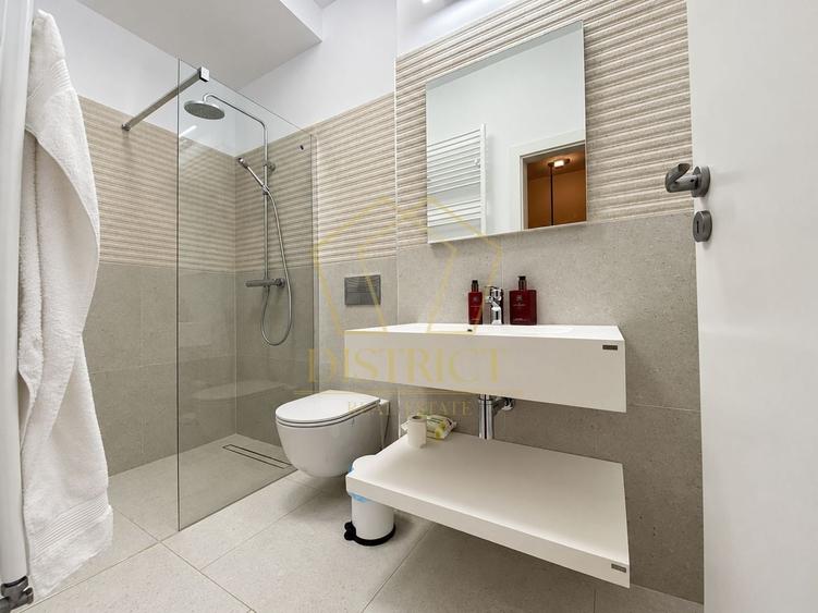 Apartament cu 3 camere decomandat, mobilat în Central