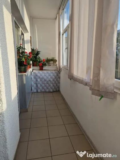 Apartament cu 3 camere decomandat în Vest