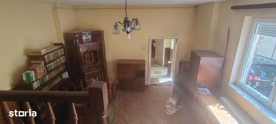 Casă cu 5 camere cu Teren 1220 Mp în Nord