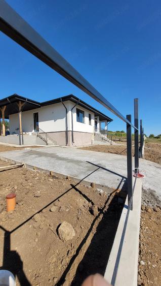 Casă cu 2 camere cu Teren 650 Mp în Chicerea