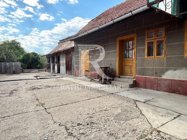Casă individuală cu 4 camere cu Canalizare în Central