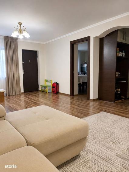 Casă cu 4 camere cu Teren 580 Mp în Tomești
