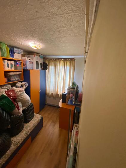 Apartament cu 3 camere nedecomandat în Săsar