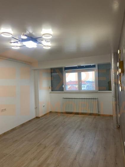 Apartament cu 2 camere decomandat în Casa de Cultură