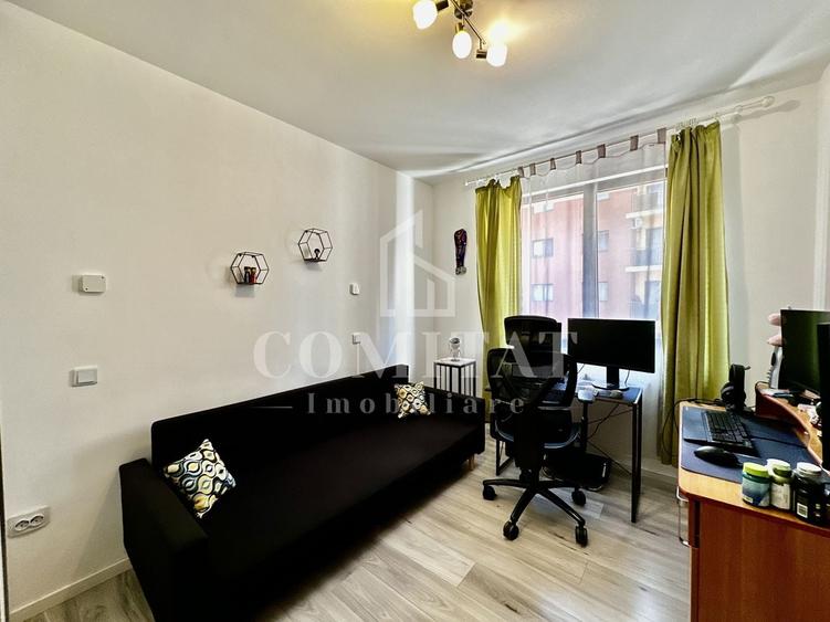 Apartament cu 3 camere semidecomandat, mobilat în Florești