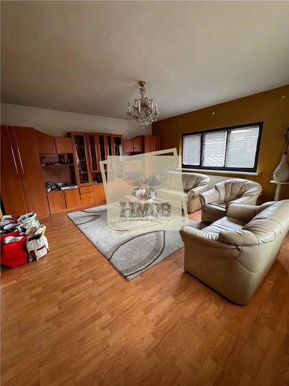 Casă cu 10 camere cu Teren 450 Mp în Central