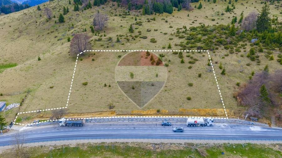 Teren agricol extravilan de 5768 mp, în Fundata