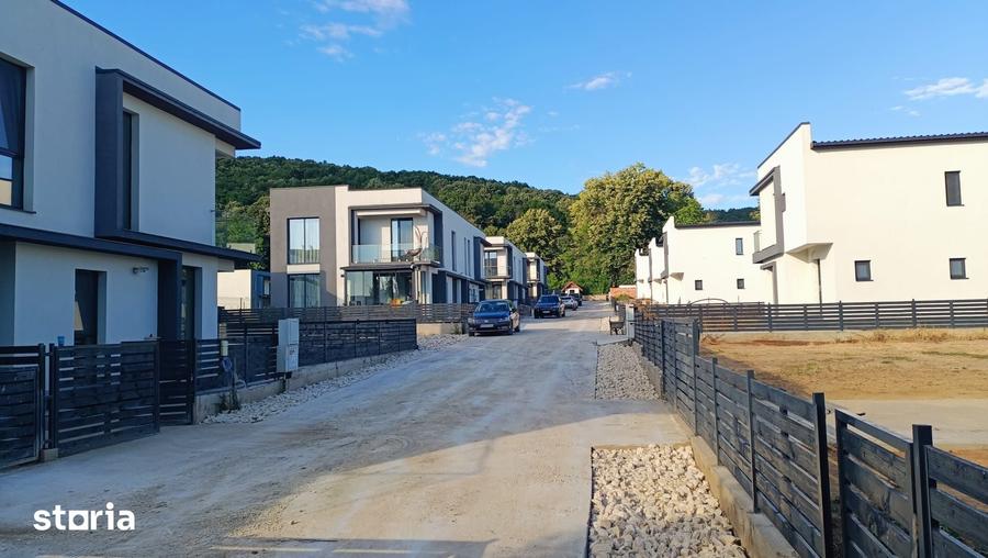 Casă cu 3 camere cu Teren 400 Mp în Budeasa