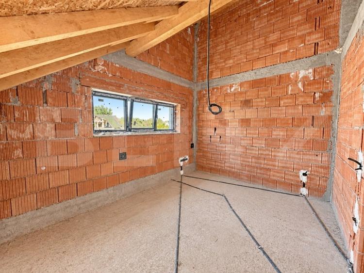 Duplex cu 4 camere cu Canalizare în Păulești
