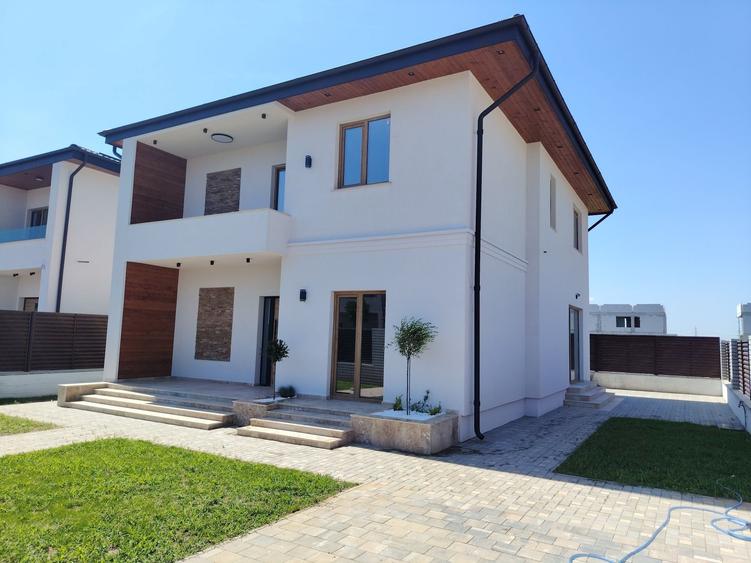Casă cu 4 camere în Dobroești