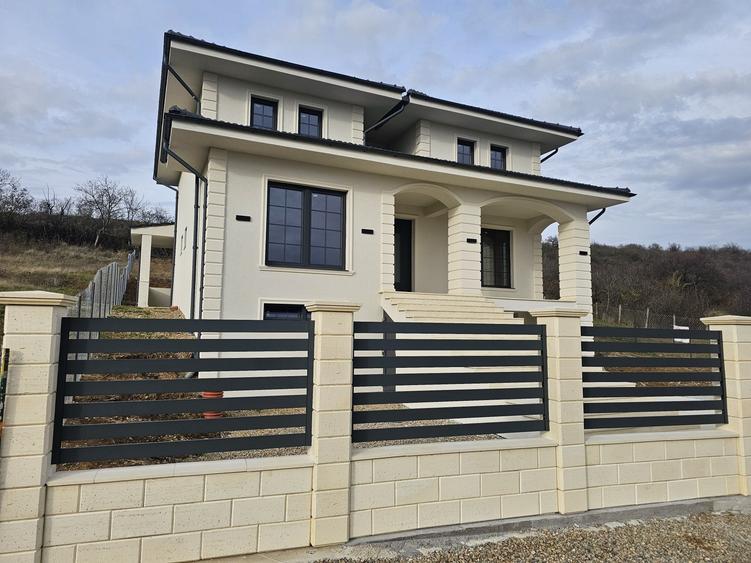 Casă cu 4 camere cu Teren 1000 Mp în Dealuri Oradea