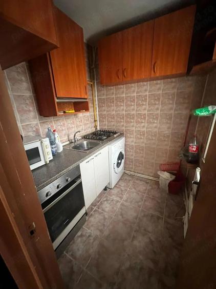 Apartament cu 3 camere semidecomandat în Odobescu