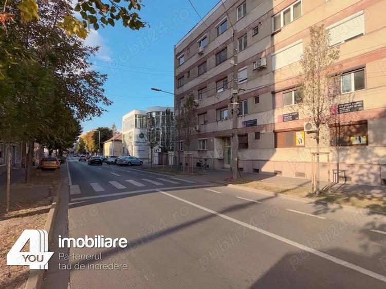 Apartament cu 4 camere decomandat în Boul Roșu