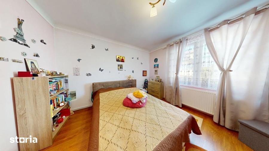 Casă cu 4 camere cu Teren 1280 Mp în Valea Aurie
