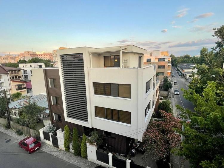 Apartament cu 3 camere decomandat în Barbu Văcărescu