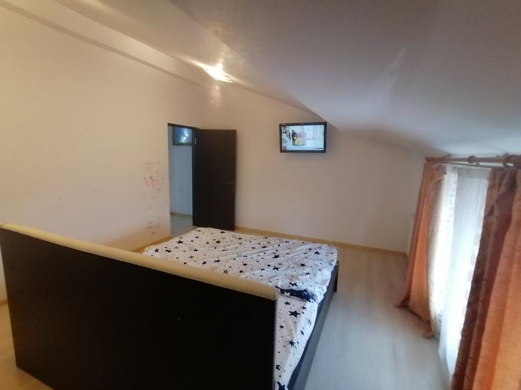 Apartament cu 4 camere decomandat, mobilat în Est