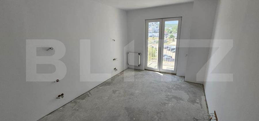 Apartament cu 3 camere decomandat în Pietroasa