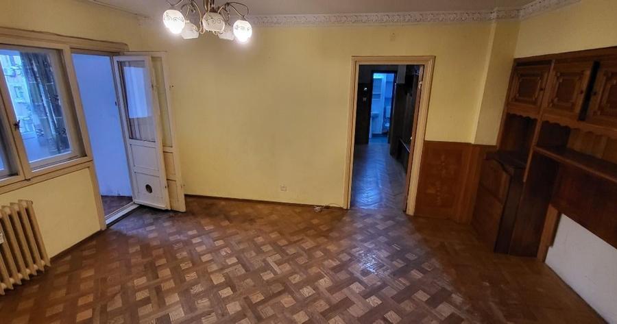 Apartament cu 4 camere semidecomandat în Lujerului