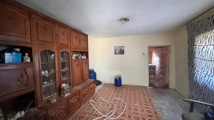 Casă cu 5 camere în Viile Noi