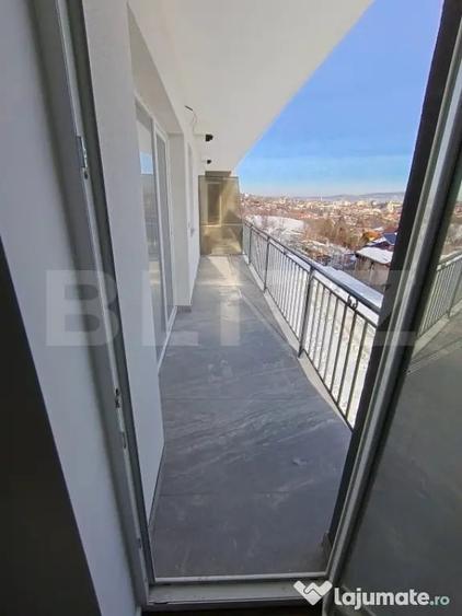 Apartament cu 4 camere semidecomandat în Central