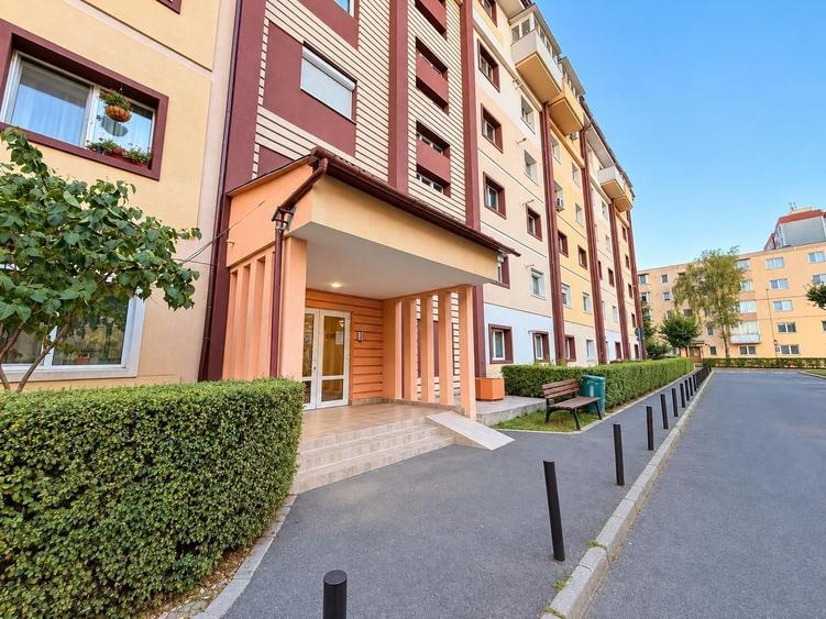 Apartament cu 3 camere decomandat, mobilat în Noua