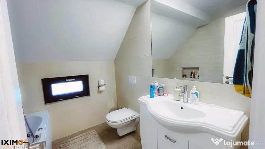 Casă cu 6 camere cu Teren 10100 Mp în Traian