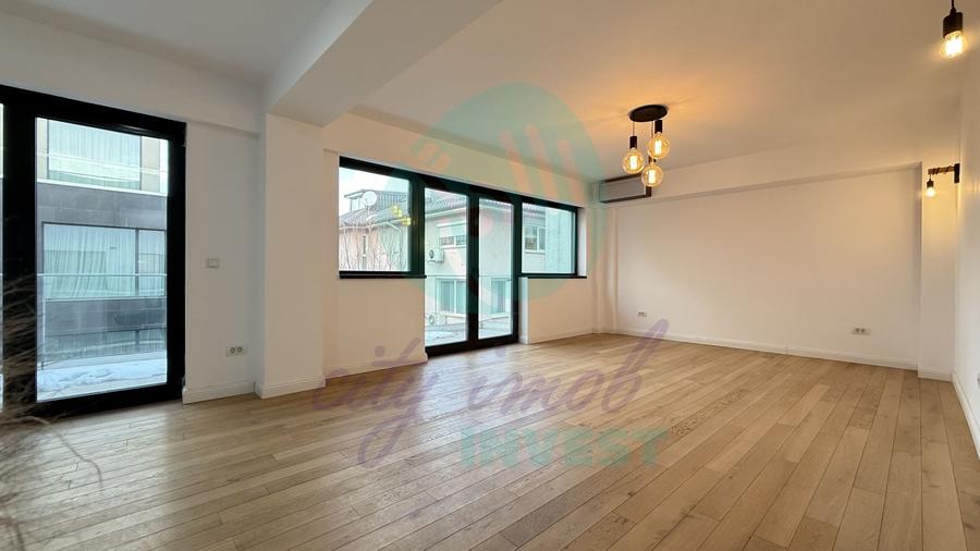 Apartament cu 3 camere semidecomandat în Polonă