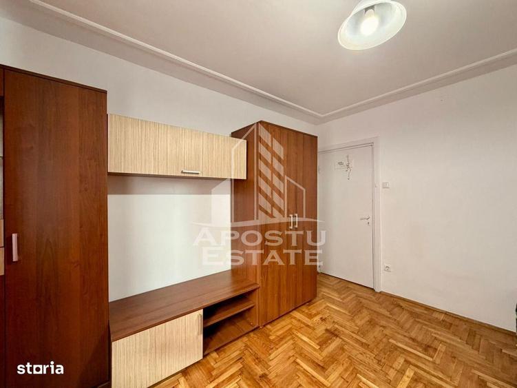 Apartament cu 3 camere, mobilat în Complex Studențesc