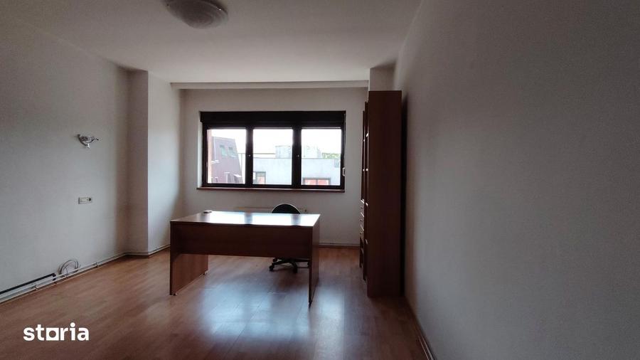 Apartament cu 4 camere decomandat în Cotroceni