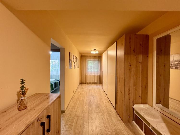 Apartament cu 3 camere decomandat, mobilat în Lipovei