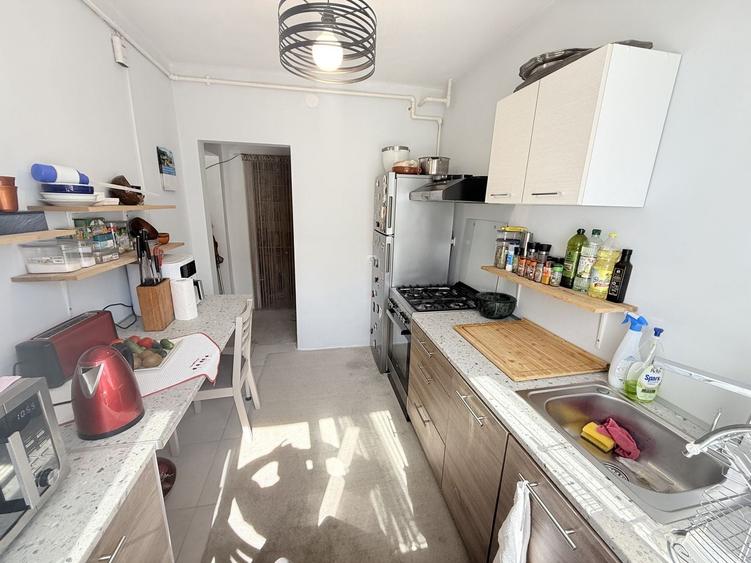 Apartament cu 2 camere semidecomandat, mobilat în Central