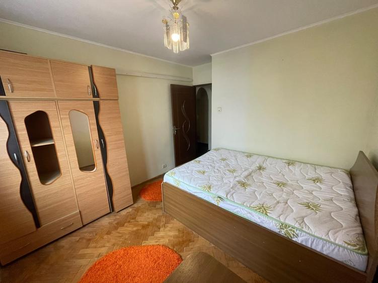 Apartament cu 2 camere decomandat, mobilat în Podul de Fier