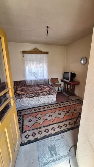 Casă cu 4 camere în Poiana Mare