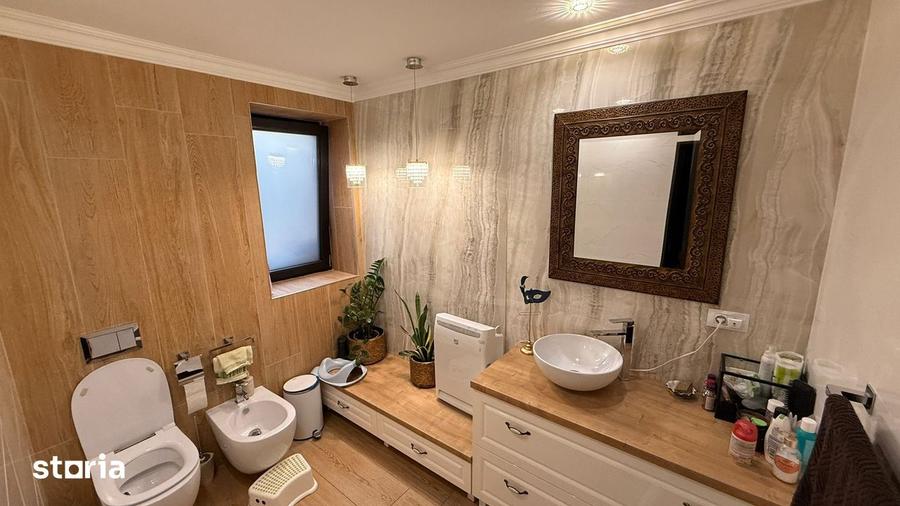 Casă cu 5 camere cu Teren 550 Mp în Bucium
