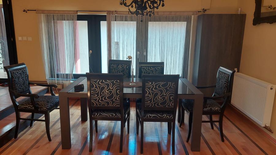 Apartament cu 8 camere decomandat, mobilat în Central