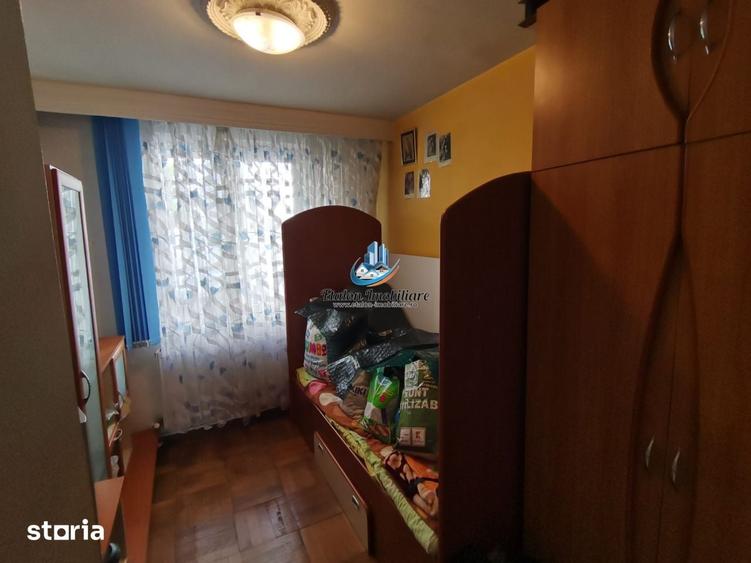 Apartament cu 3 camere decomandat în Sud