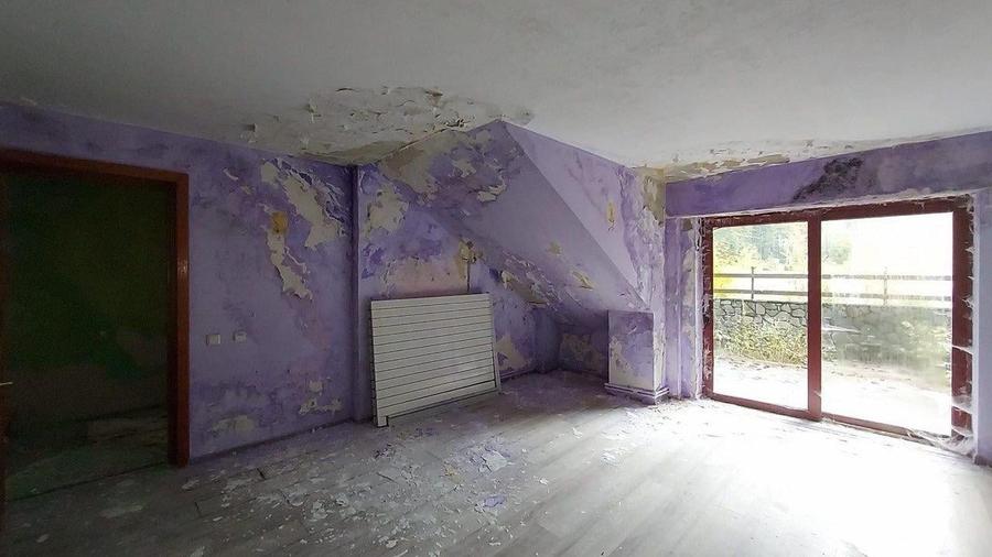 Casă individuală cu 6 camere cu Teren 600 Mp în Central